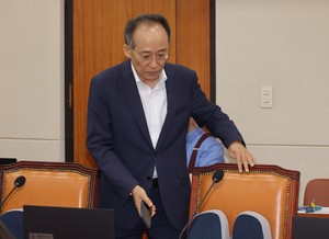 Special counsel raids home of ex-PPP floor leader in martial law probe