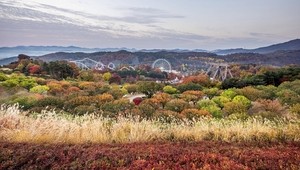 Everland offers three autumn healing routes blending foliage, fantasy and spa