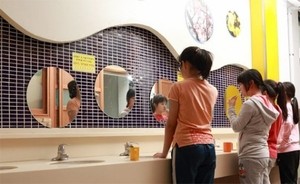 Koreans brush teeth openly and together from childhood. Why?