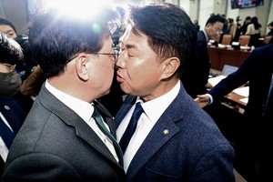 Lawmakers meet face-to-face — literally