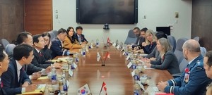 Vice defense ministers of S. Korea, Canada discuss arms cooperation