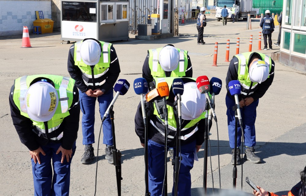 Lee apologizes over Ulsan power plant tragedy, vows thorough investigation