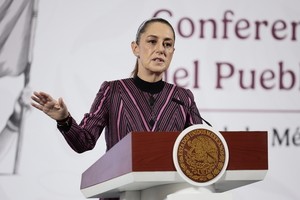Clashes injure 120 at protest against Mexico president